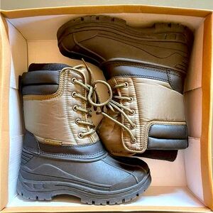 Boys Highland Creek Snow Boots w/ removable inserts, Size 1, New in Box.